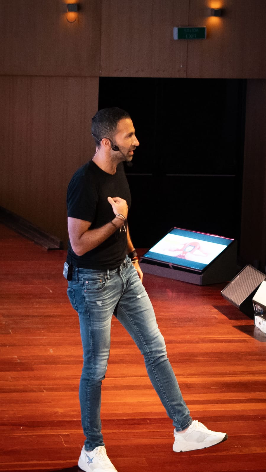 Arie durante una presentación